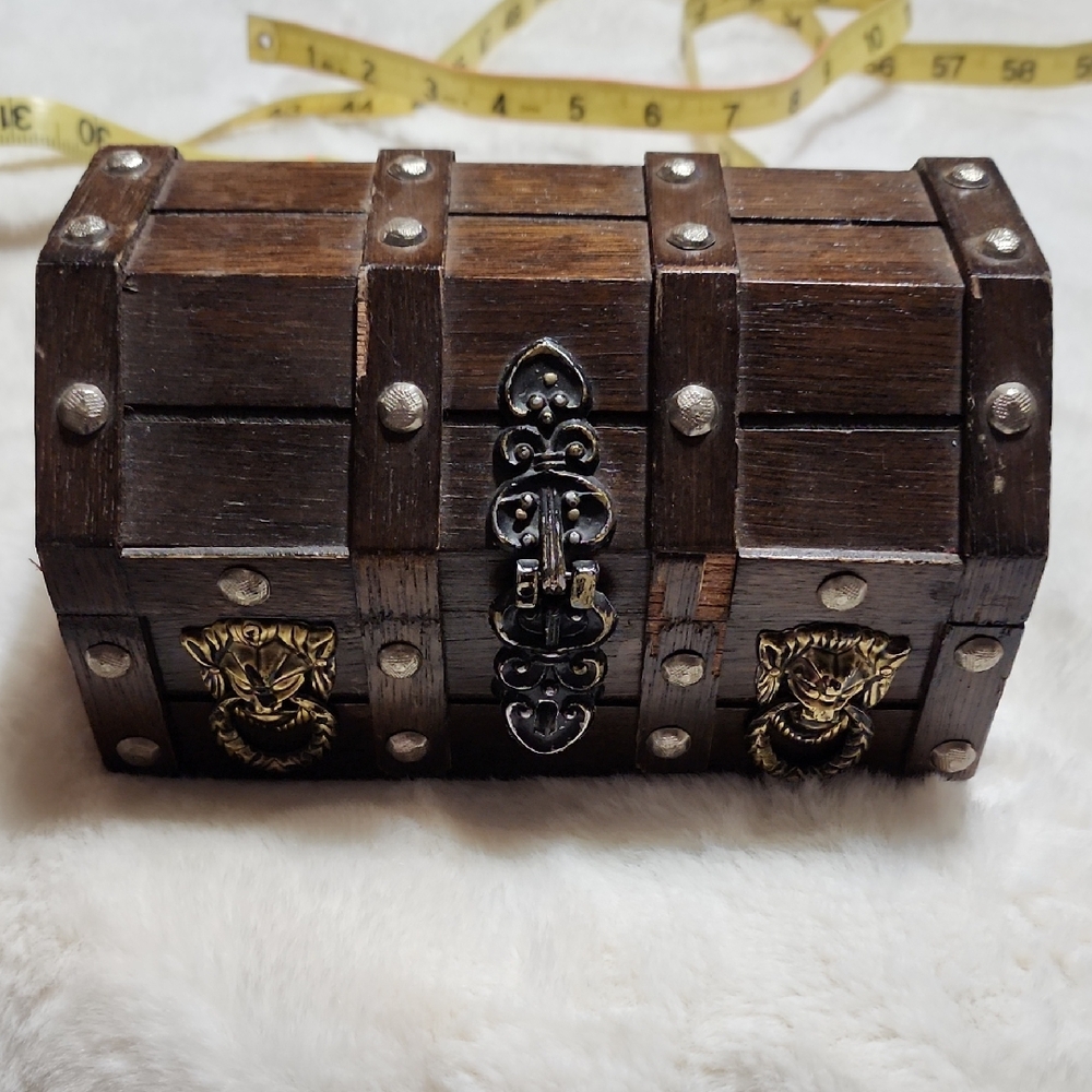 Vintage Wooden Pirate Treasure Chest Box With Lock& Key !